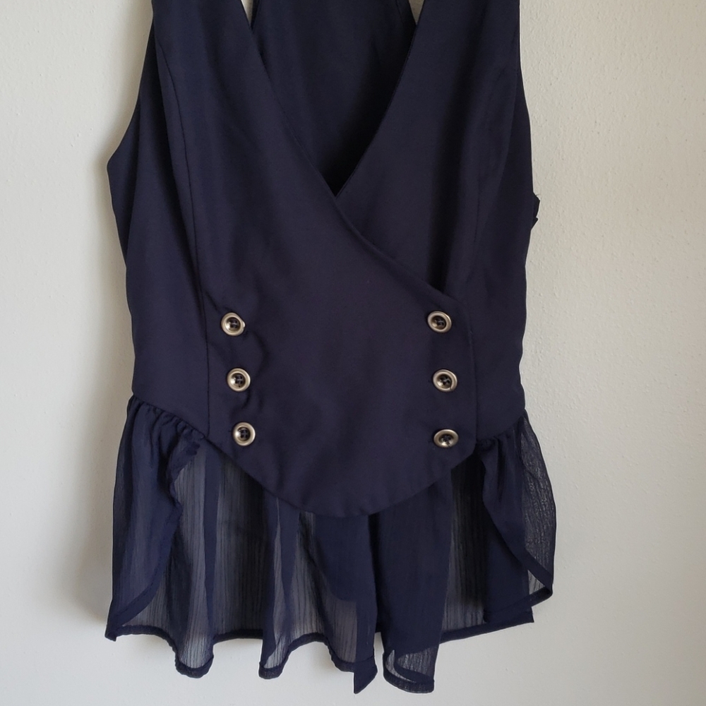 Vest - Picture 3 of 5